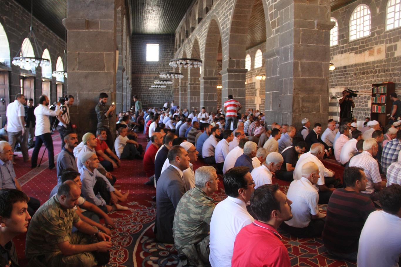 Diyarbakır’da 15 Temmuz şehitleri için mevlit okutuldu